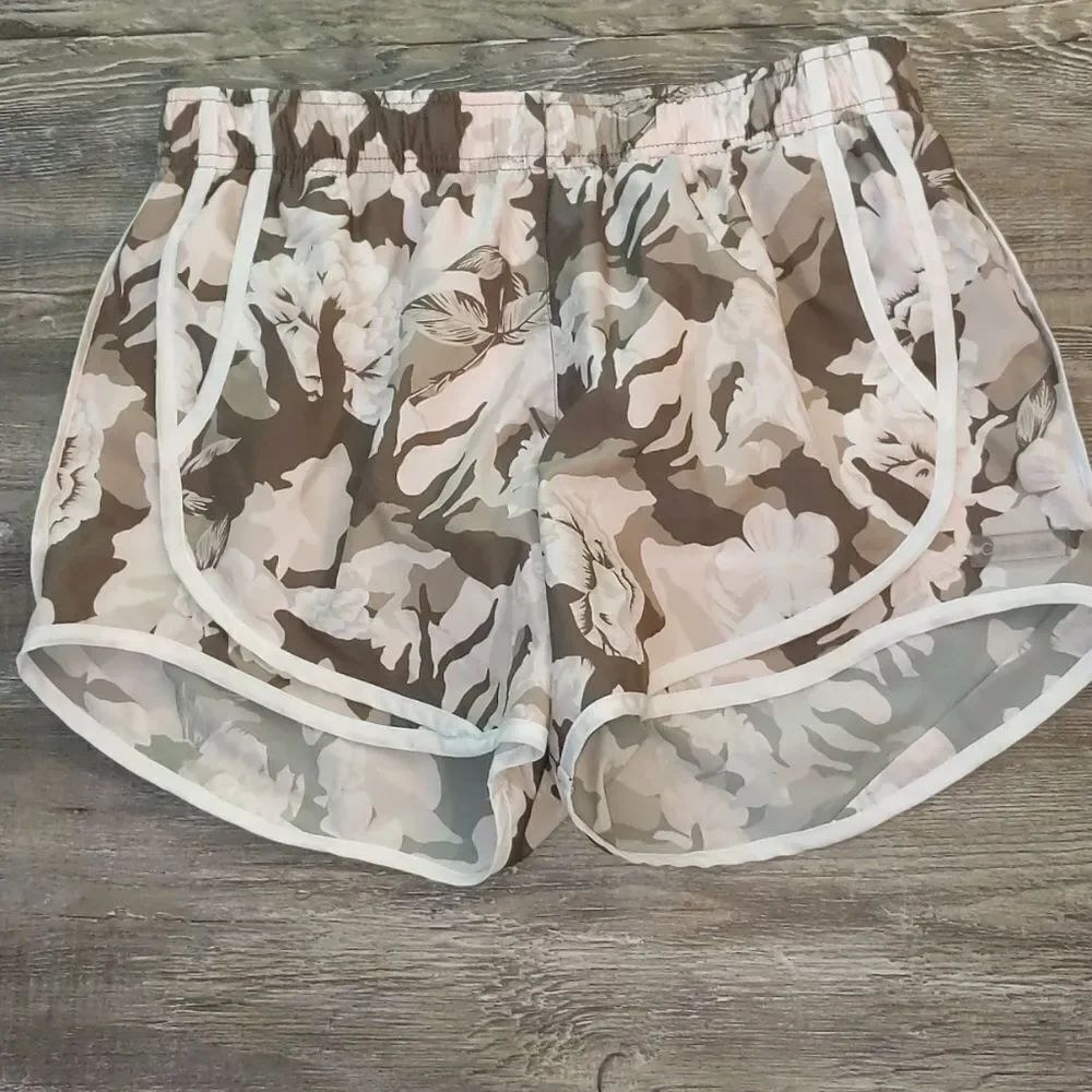 Calvin Klein floral camo athletic shorts Sz S
